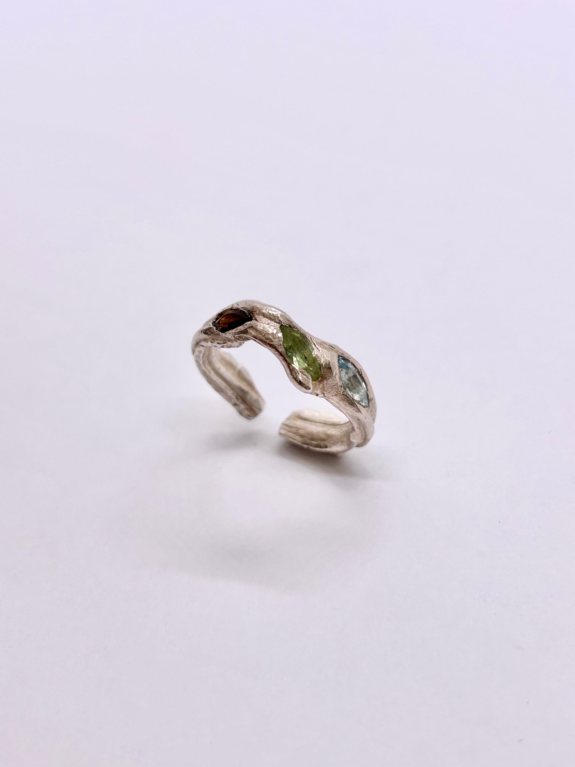 Carota Brogueira Circle of Intention Ring with Tourmaline Gemstones