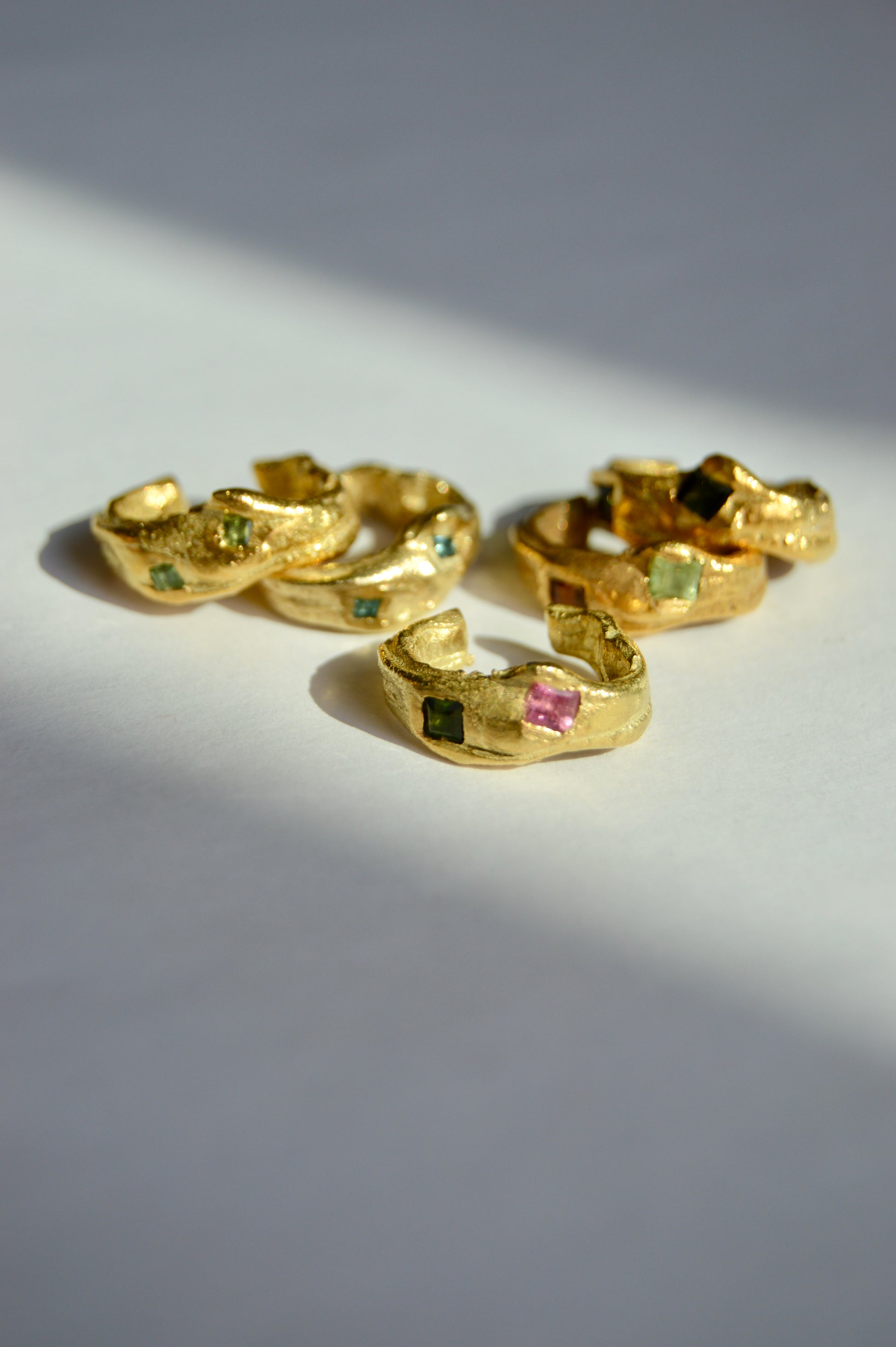 Ear cuffs Carlota Brogueira with natural tourmaline