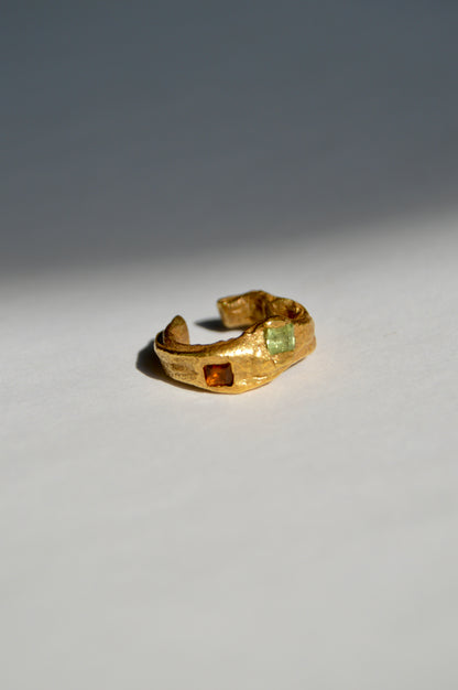 The Ritual Ear cuff in gold